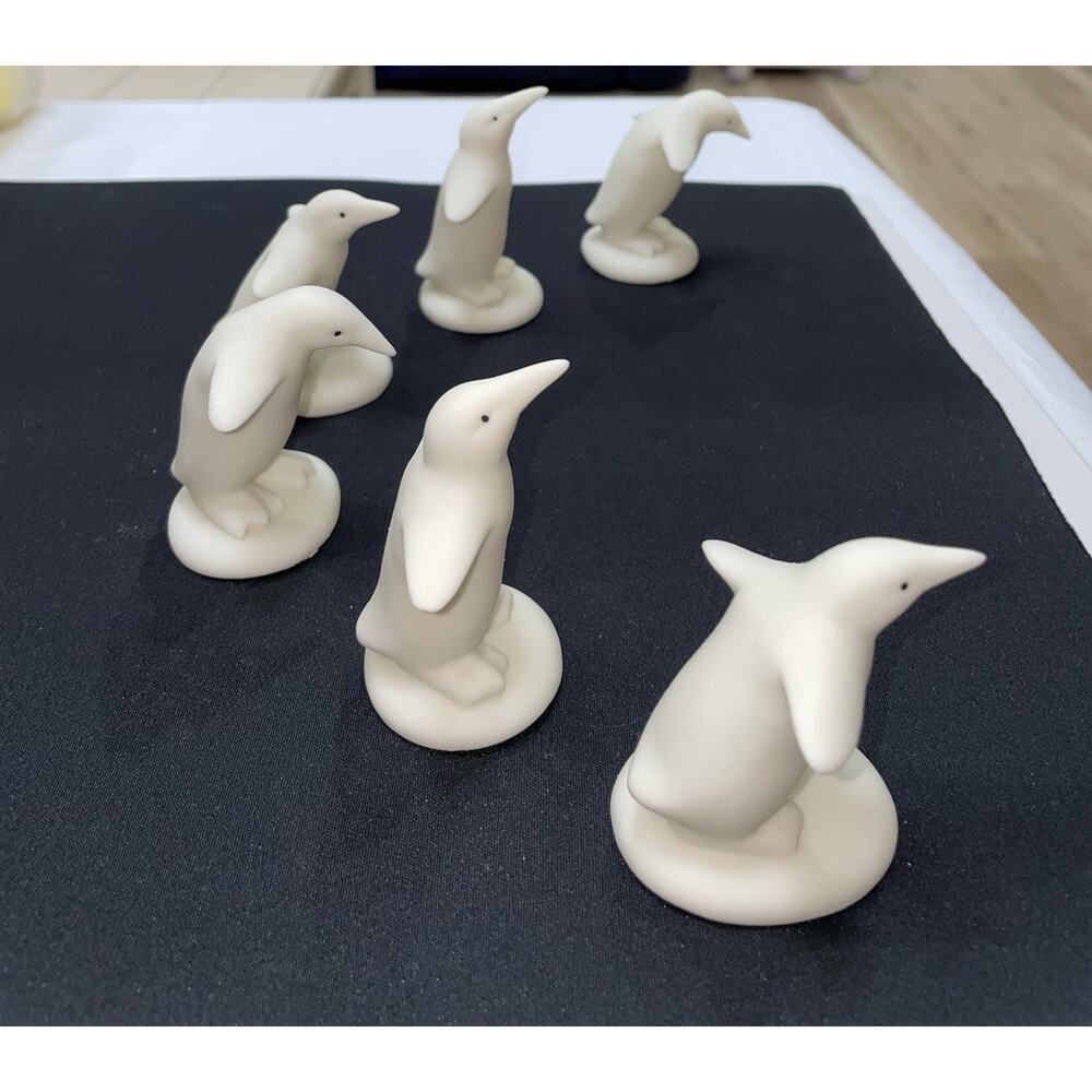 Vintage Dept 56 "Parade‎ of Penguins" Porcelain Figurines. Set of 6. Adorable! - Picture 4 of 8
